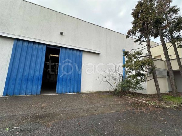 locale commerciale in vendita a Modena in zona San Lazzaro / Modena Est