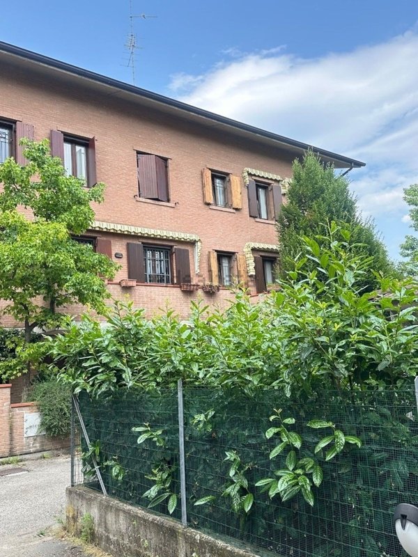 casa indipendente in vendita a Modena in zona Crocetta