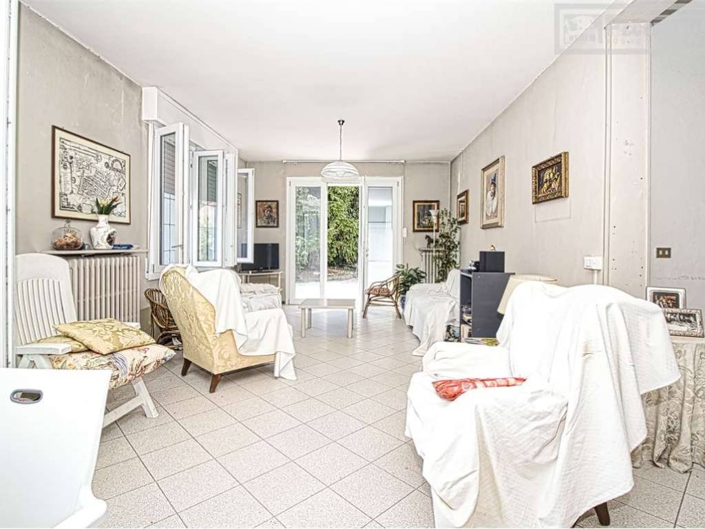 appartamento in vendita a Modena in zona Madonnina / Quattro Ville