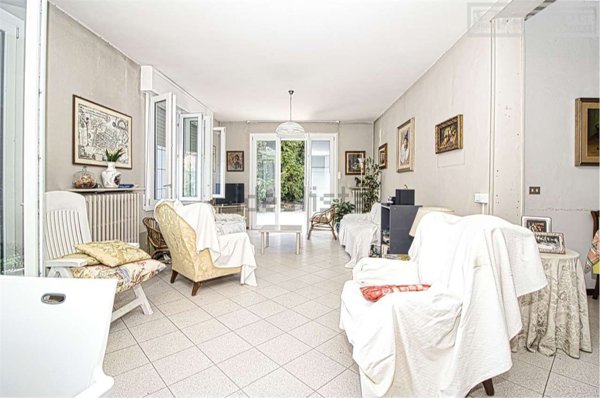 appartamento in vendita a Modena in zona Madonnina / Quattro Ville