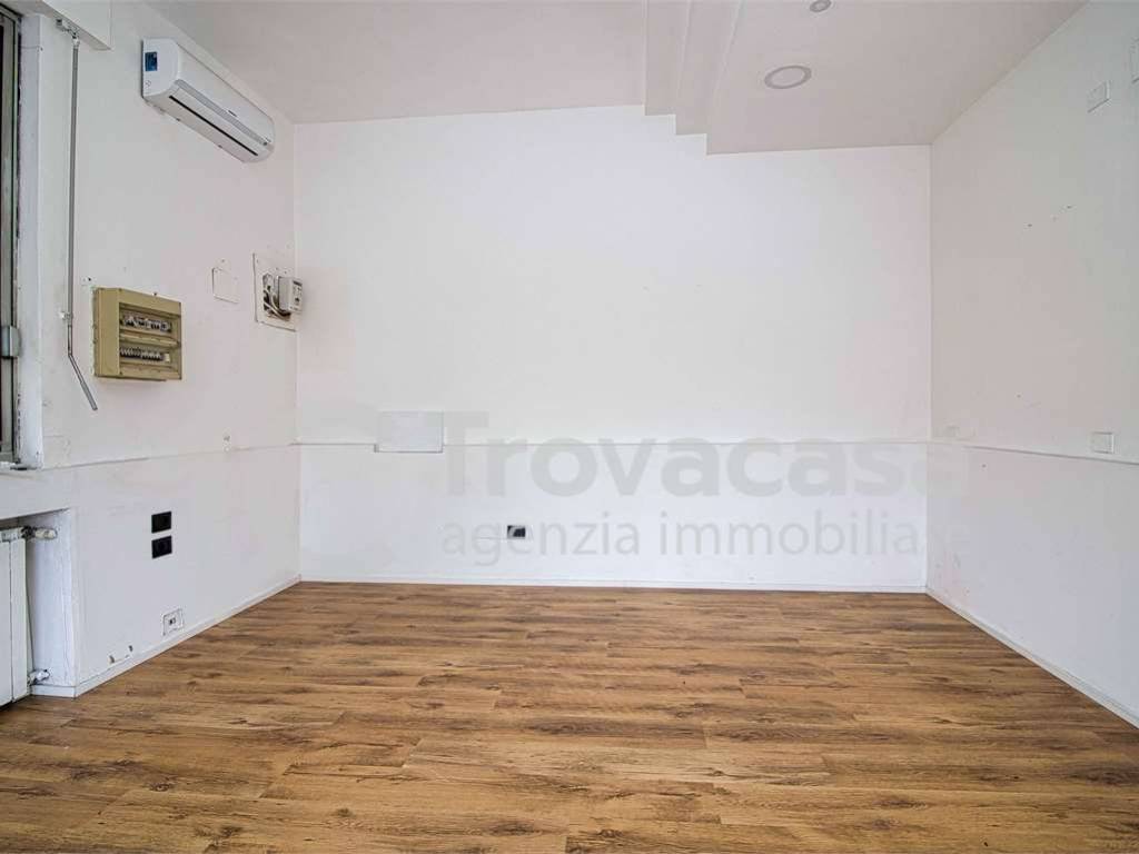 negozio in vendita a Modena in zona Crocetta