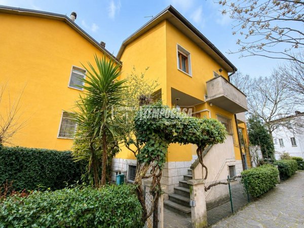 casa indipendente in vendita a Modena in zona Centro Storico