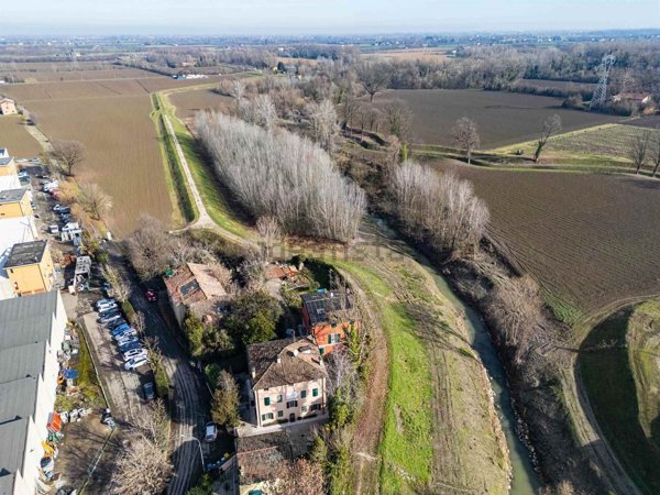 casa indipendente in vendita a Modena in zona San Lazzaro / Modena Est