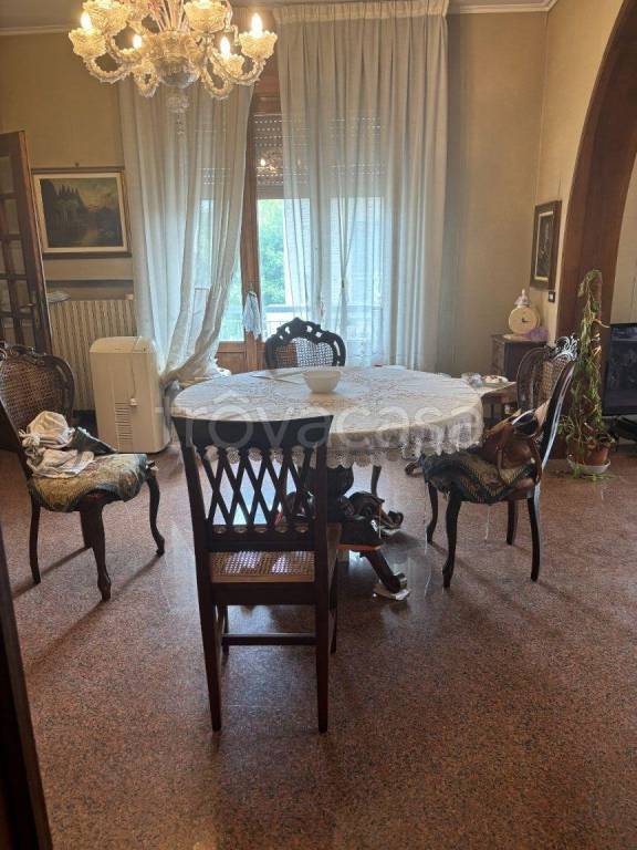 appartamento in vendita a Modena in zona Centro Storico