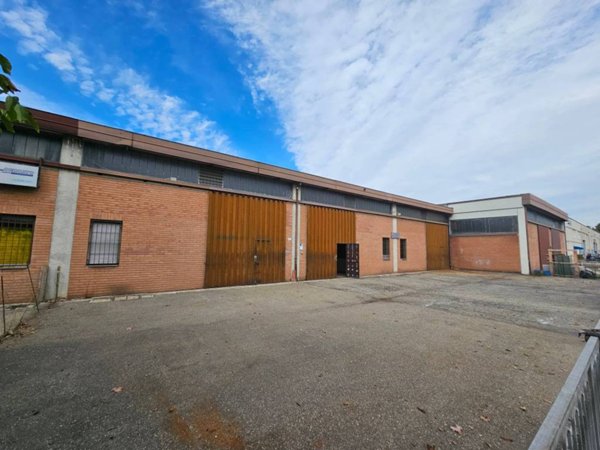 locale commerciale in vendita a Modena in zona Sant'Agnese