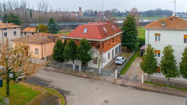 casa indipendente in vendita a Modena in zona Cognento