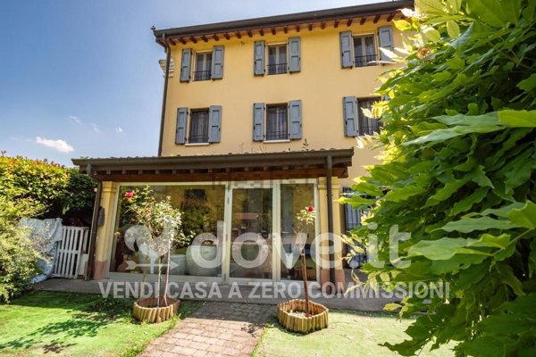 casa indipendente in vendita a Modena in zona Centro Storico