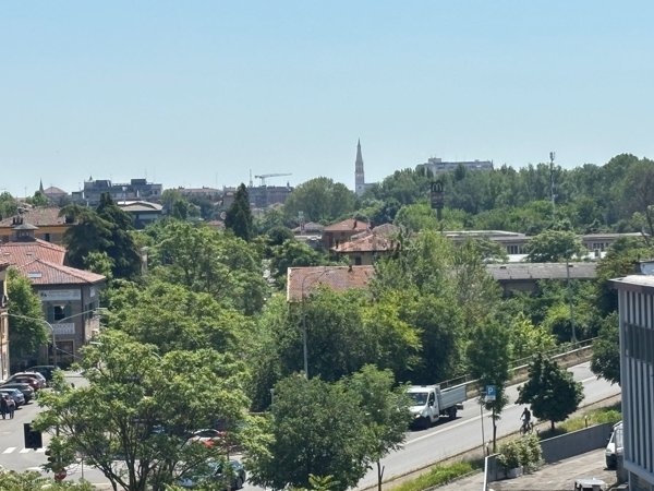 appartamento in vendita a Modena in zona Madonnina / Quattro Ville