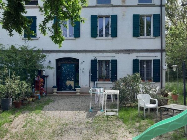 casa indipendente in vendita a Modena in zona San Lazzaro / Modena Est