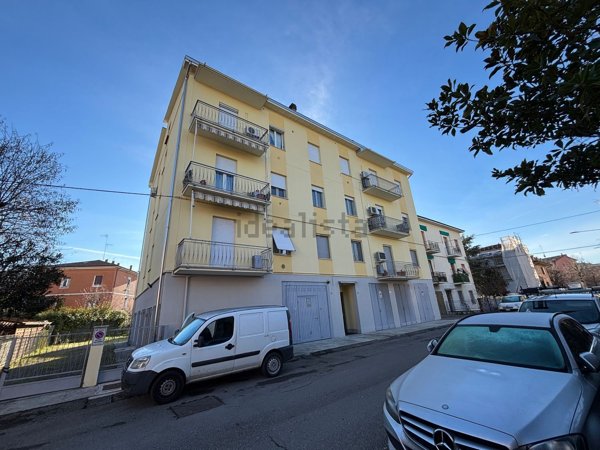 appartamento in vendita a Modena in zona Amendola