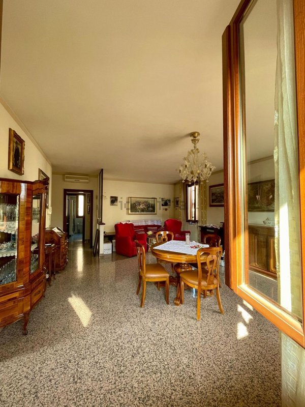 appartamento in vendita a Modena in zona Crocetta