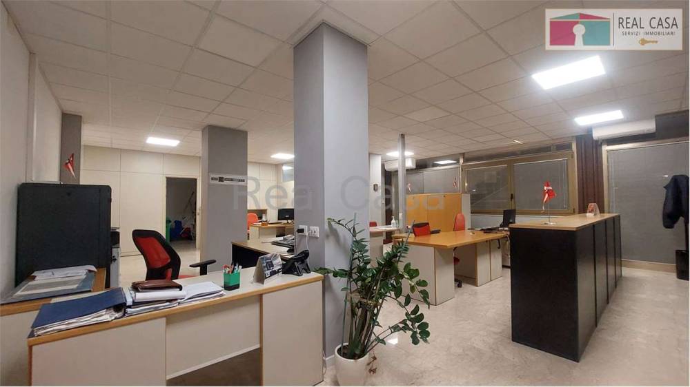 ufficio in vendita a Modena in zona San Faustino