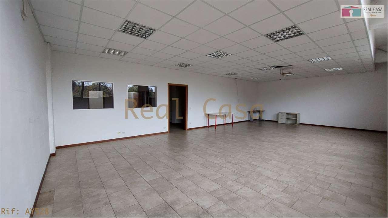 negozio in vendita a Modena in zona Madonnina / Quattro Ville