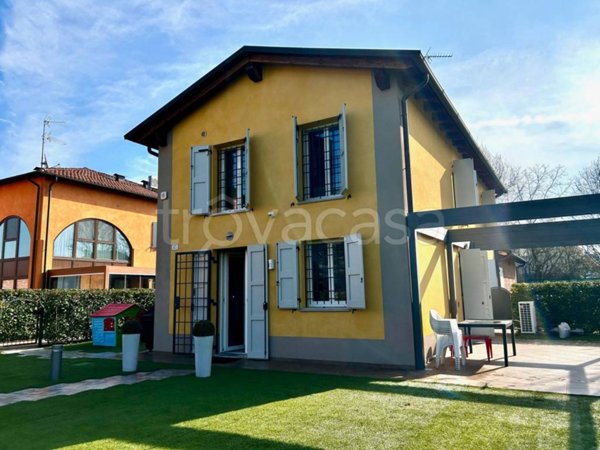 casa indipendente in vendita a Modena in zona Lesignana
