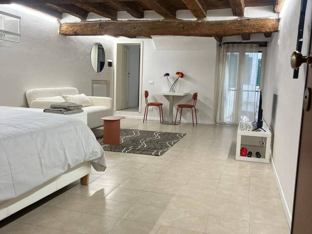 appartamento in vendita a Modena in zona Centro Storico