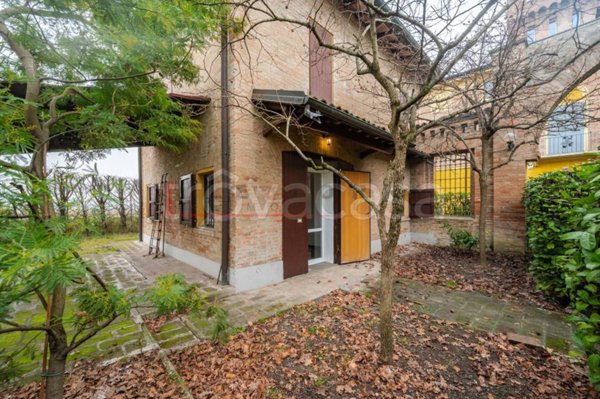 casa indipendente in vendita a Modena in zona Portile