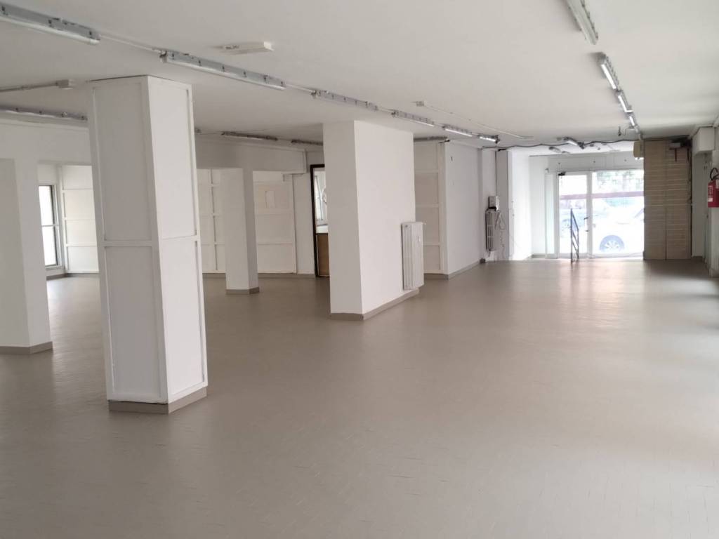 ufficio in vendita a Modena in zona San Lazzaro / Modena Est