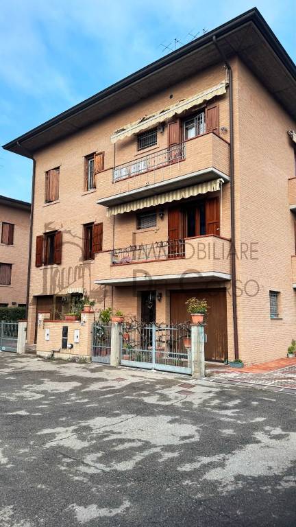 casa indipendente in vendita a Modena in zona Crocetta