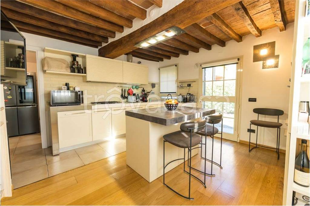 casa indipendente in vendita a Modena in zona Paganine