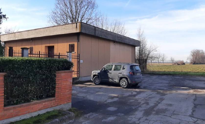 locale commerciale in vendita a Modena in zona San Lazzaro / Modena Est