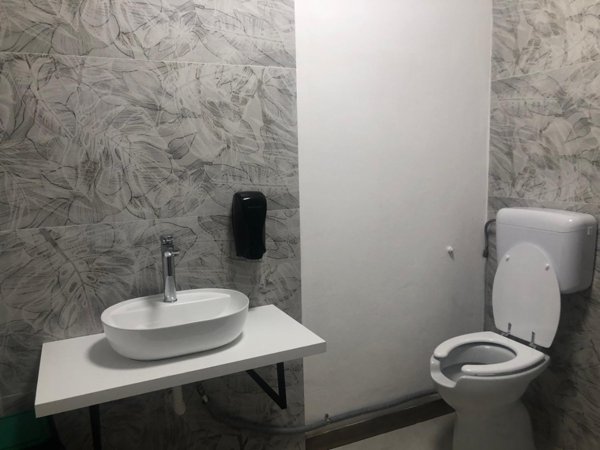 locale commerciale in vendita a Modena in zona San Faustino