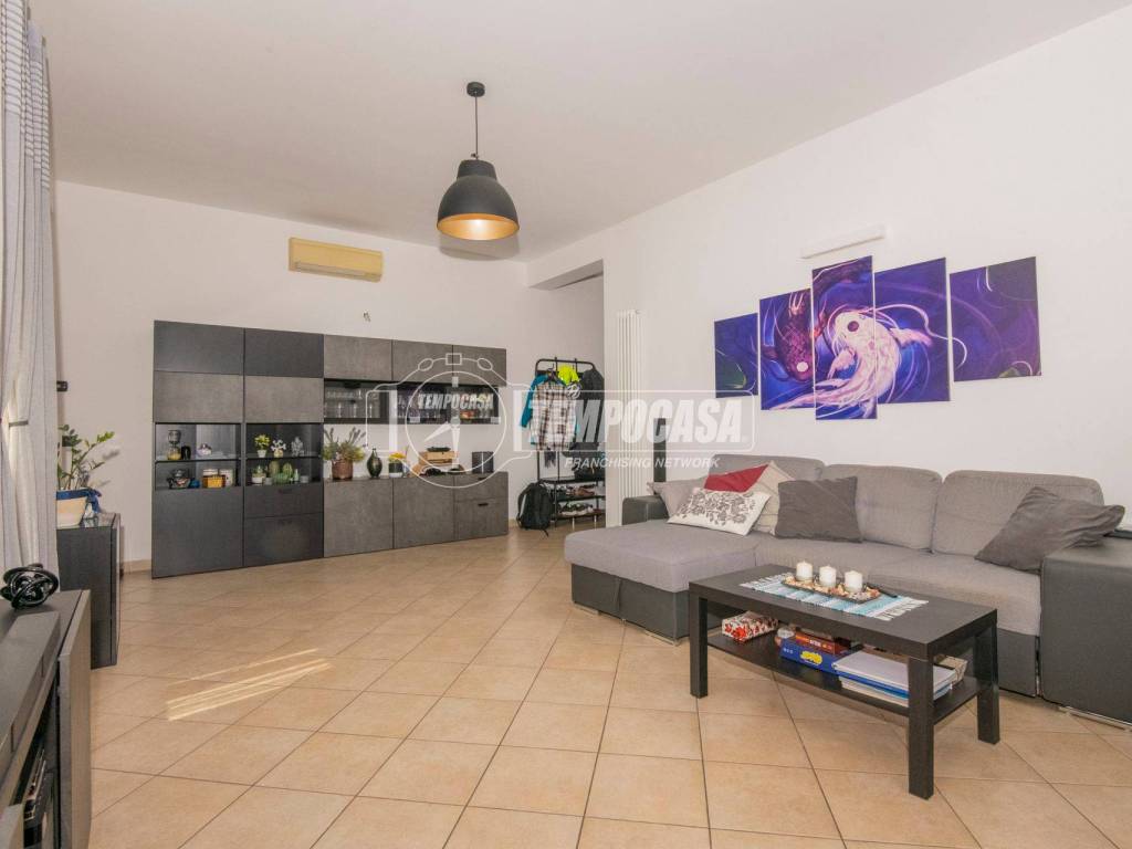 appartamento in vendita a Modena in zona Madonnina / Quattro Ville