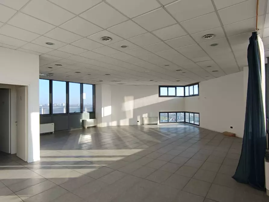 locale commerciale in vendita a Modena in zona San Lazzaro / Modena Est