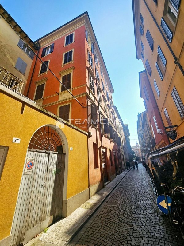 appartamento in vendita a Modena in zona Centro Storico