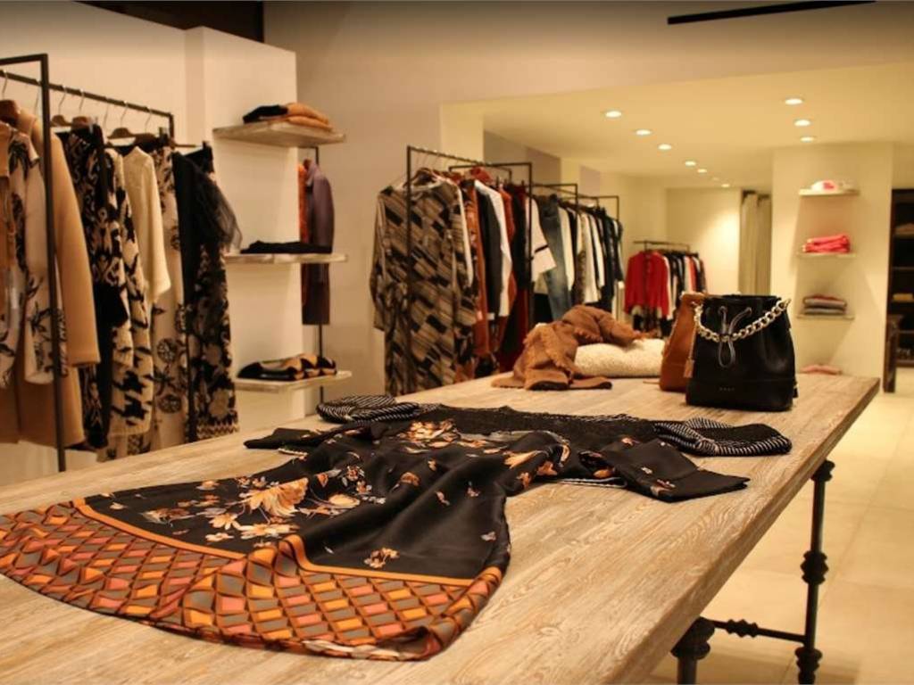 negozio in vendita a Modena in zona Centro Storico