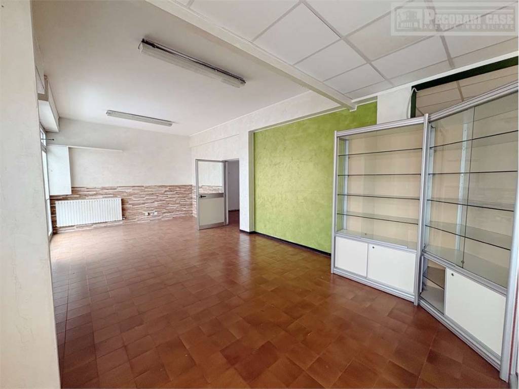 negozio in vendita a Modena in zona San Lazzaro / Modena Est