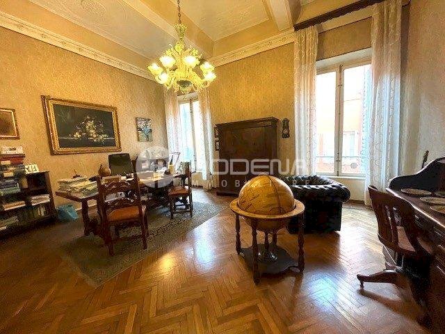 ufficio in vendita a Modena in zona Centro Storico