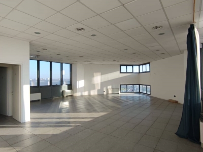 negozio in vendita a Modena in zona Crocetta