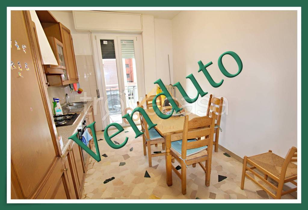 appartamento in vendita a Modena in zona Crocetta