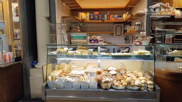 negozio in vendita a Modena in zona Centro Storico