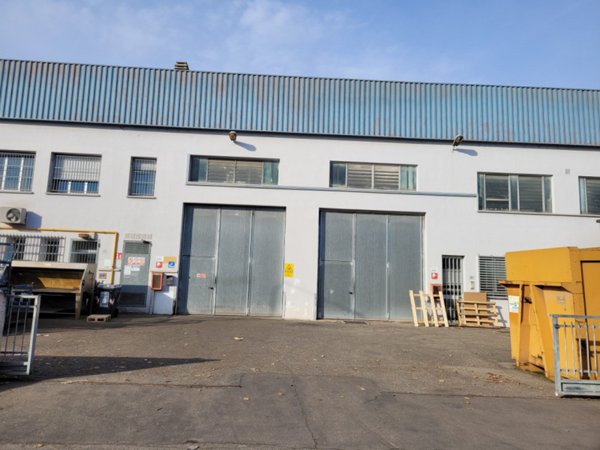 capannone in vendita a Modena in zona Crocetta