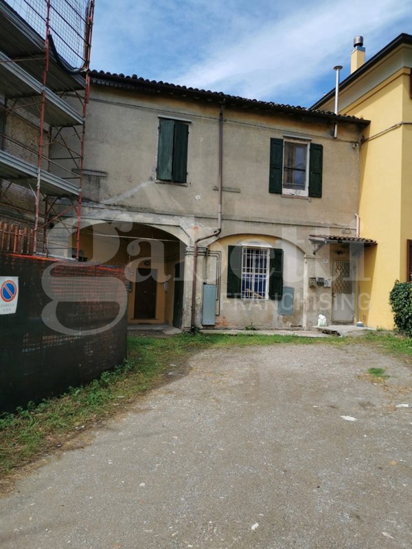 appartamento in vendita a Modena in zona Madonnina / Quattro Ville