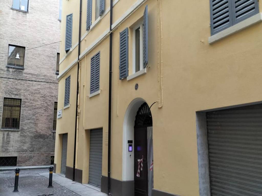 appartamento in vendita a Modena in zona Centro Storico