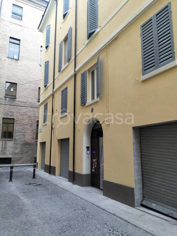 appartamento in vendita a Modena in zona Centro Storico