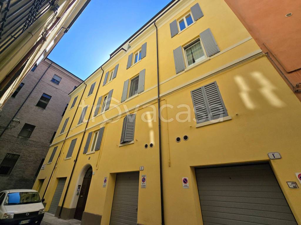 appartamento in vendita a Modena in zona Centro Storico