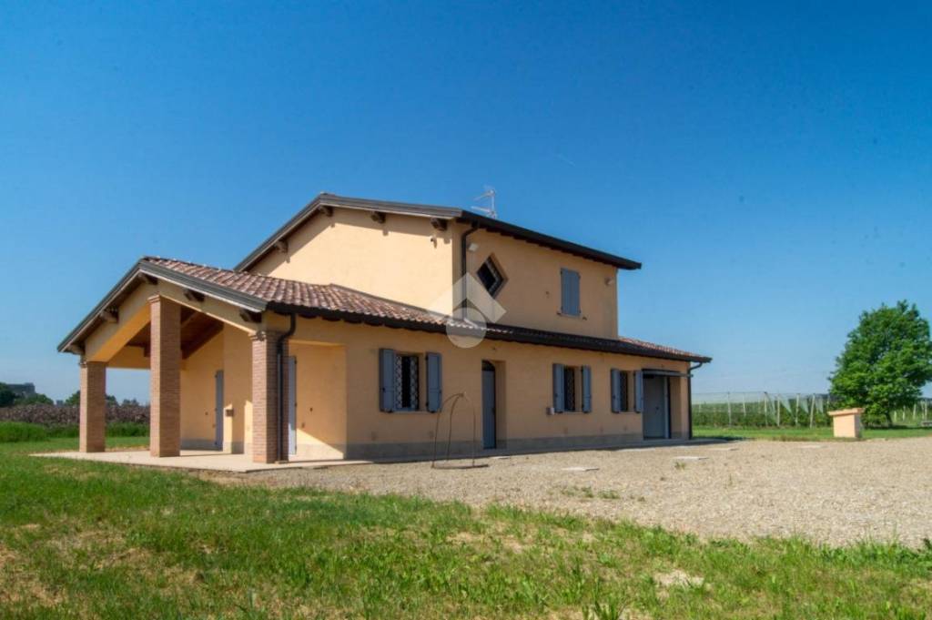 casa indipendente in vendita a Modena in zona Ganaceto