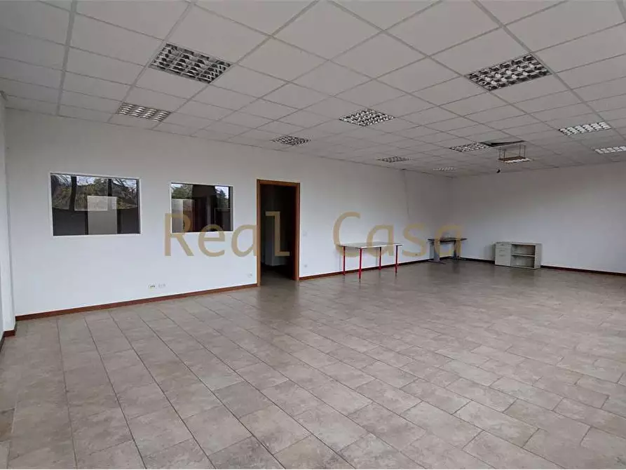 locale commerciale in vendita a Modena in zona Madonnina / Quattro Ville