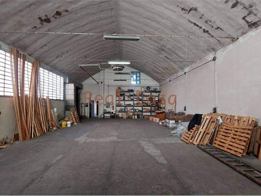 locale commerciale in vendita a Modena in zona San Lazzaro / Modena Est