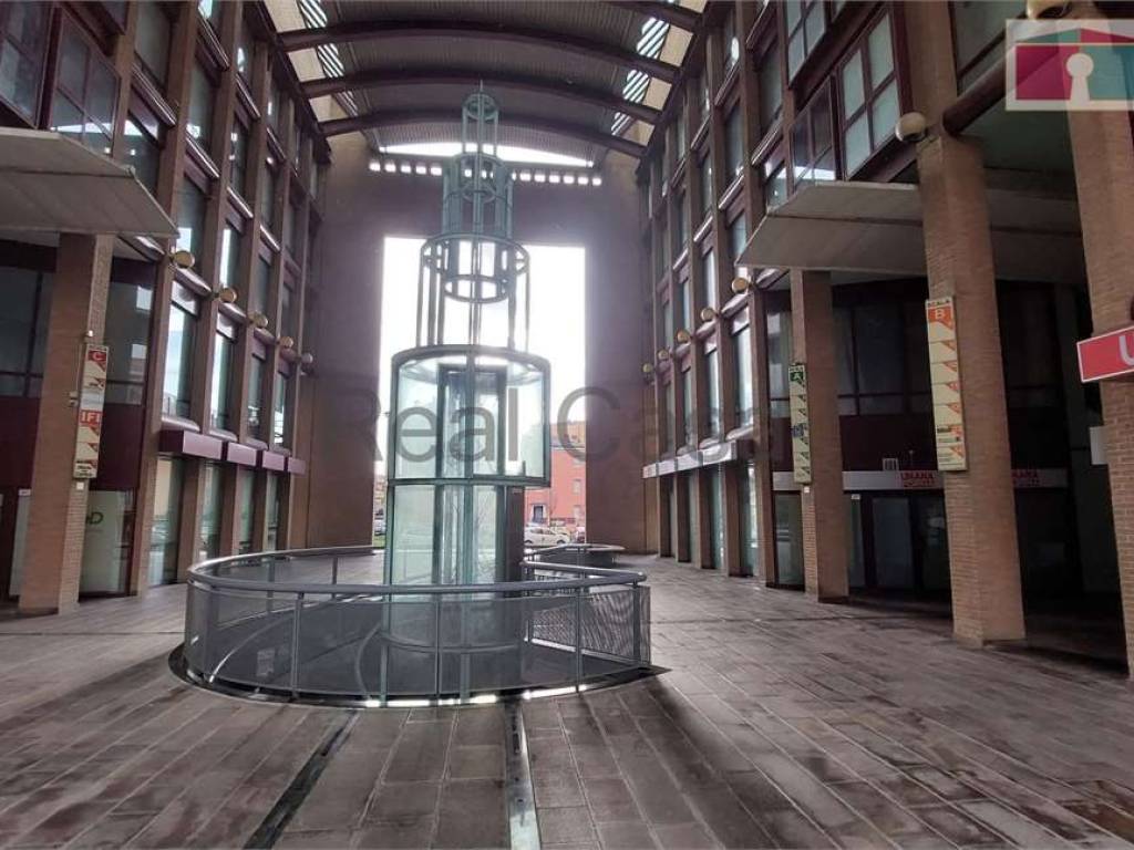 ufficio in vendita a Modena in zona San Faustino