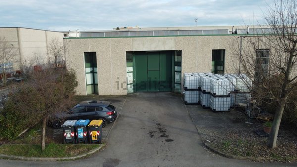 capannone in vendita a Modena in zona Crocetta