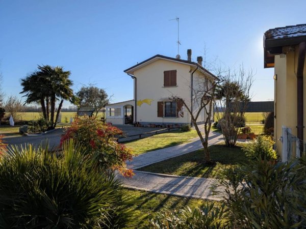 casa indipendente in vendita a Modena in zona Crocetta
