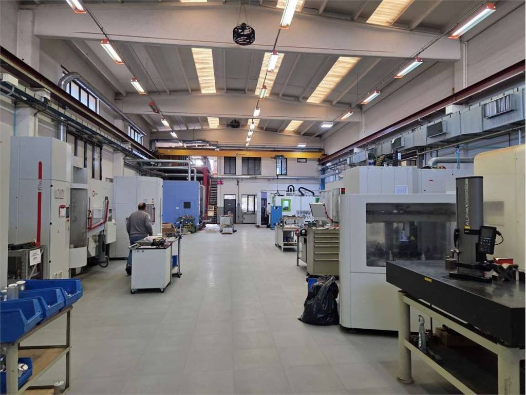 locale commerciale in vendita a Modena in zona San Lazzaro / Modena Est