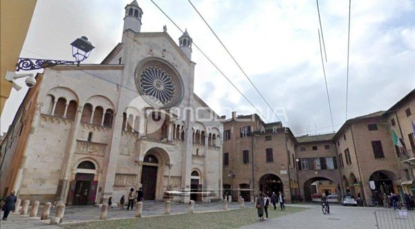 ufficio in vendita a Modena in zona Centro Storico