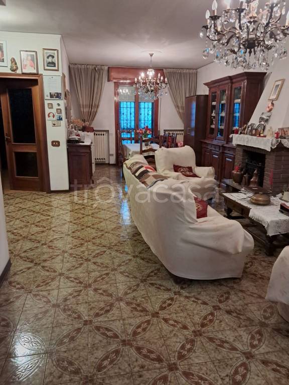 casa indipendente in vendita a Modena in zona Crocetta