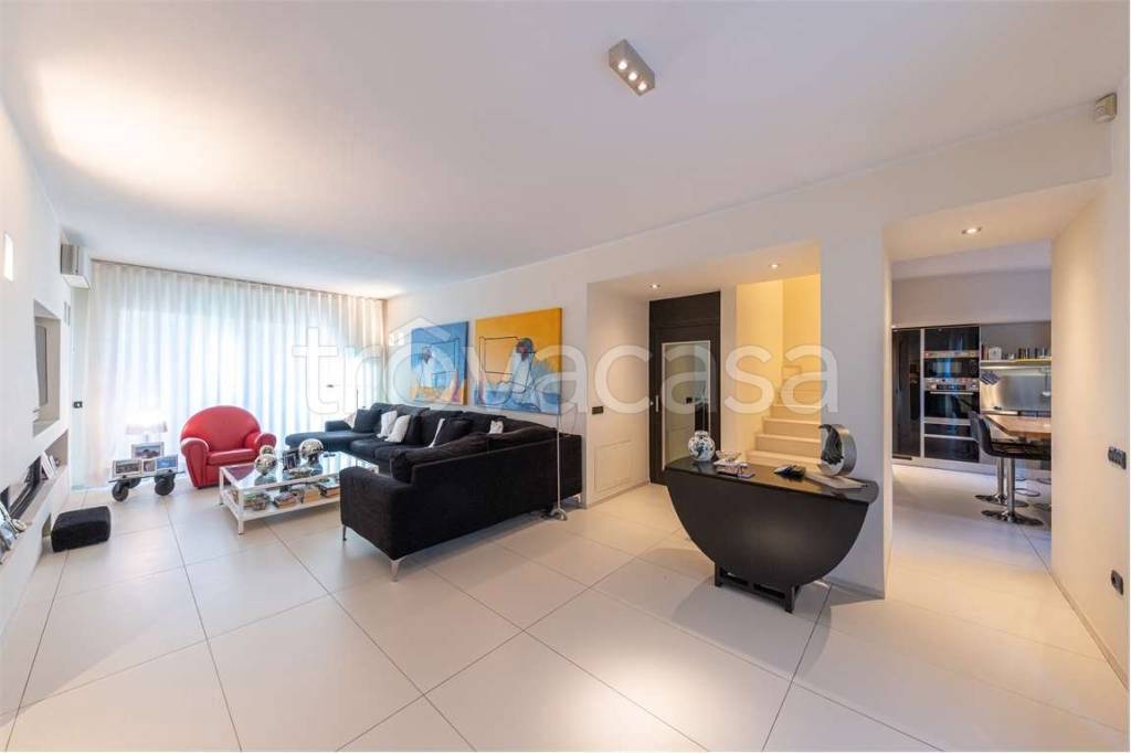 casa indipendente in vendita a Modena in zona San Faustino