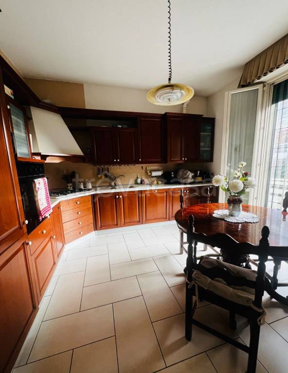 appartamento in vendita a Modena in zona Amendola